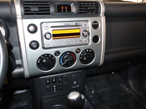 Used 2012 Toyota FJ Cruiser 4WD w/ Upgrade Pkg image 40