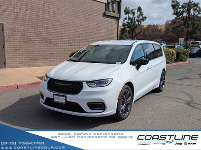 New 2026 Chrysler Pacifica Select