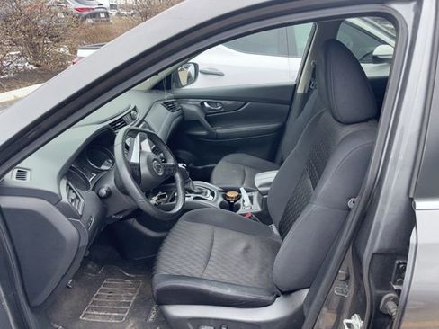 Used 2018 Nissan Rogue SV image 5