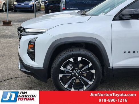 Used 2026 Chevrolet Equinox RS AWD/4WD image 8