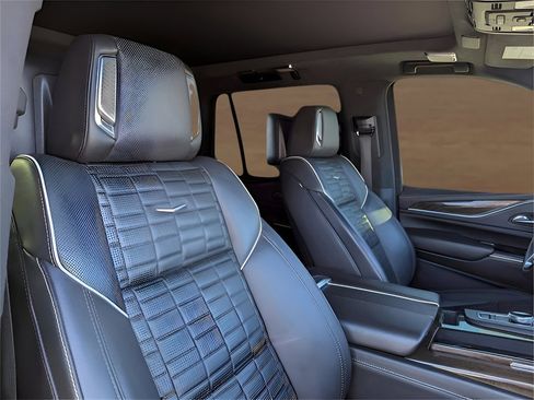 Used 2021 Cadillac Escalade Sport Platinum w/ LPO, ONYX Package image 17