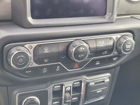 Used 2023 Jeep Gladiator Overland AWD/4WD image 22