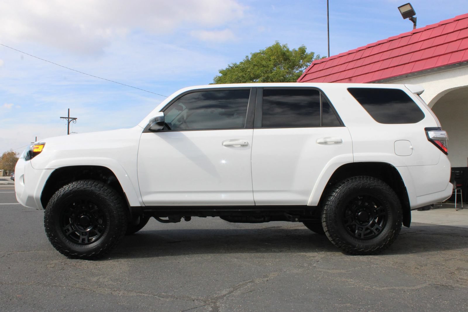Used 2019 Toyota 4Runner SR5 AWD/4WD image 9