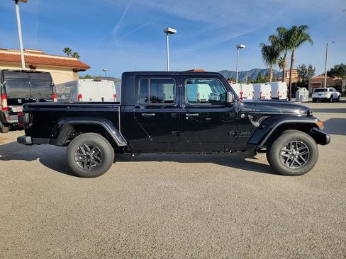 New 2026 Jeep Gladiator Sport image 3
