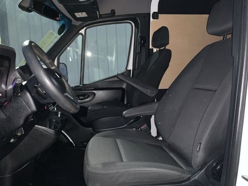 Used 2023 Mercedes-Benz Sprinter 2500 image 14