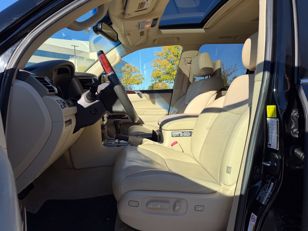 Used 2015 Lexus LX 570 4WD w/ Luxury Package image 16