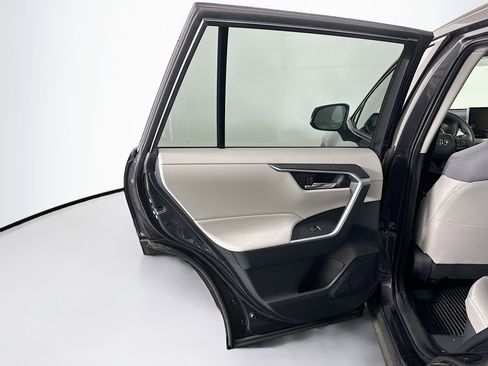 Used 2025 Toyota RAV4 XLE w/ Convenience Package image 27
