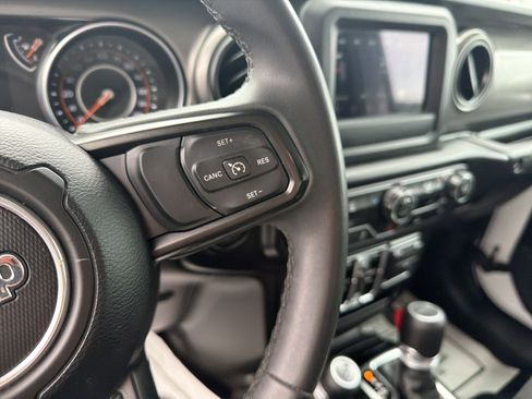 Used 2023 Jeep Gladiator Sport AWD/4WD image 20