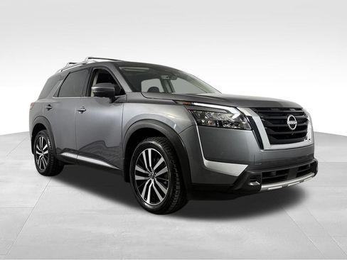 Used 2025 Nissan Pathfinder Platinum w/ Cargo Package AWD/4WD image 3