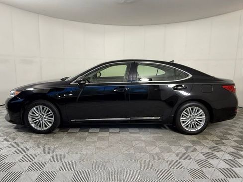 Used 2014 Lexus ES 350 w/ Luxury Package FWD image 3