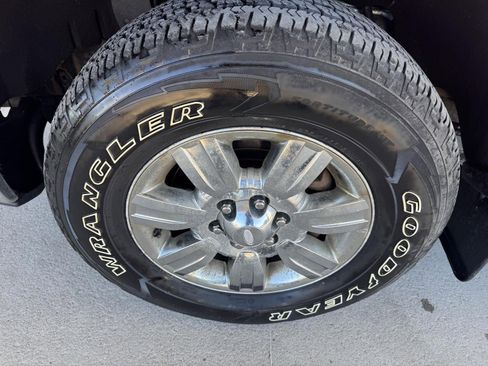 Used 2012 Ford F150 Lariat w/ Lariat Chrome Pkg image 5