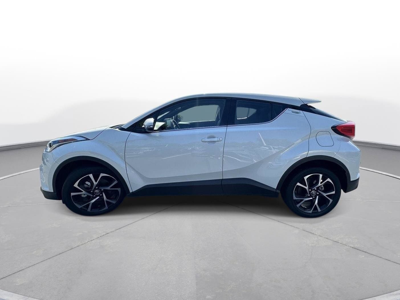 Used 2019 Toyota C-HR Limited FWD image 9