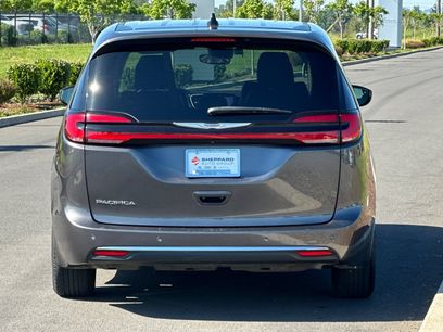 Used 2023 Chrysler Pacifica Touring-L