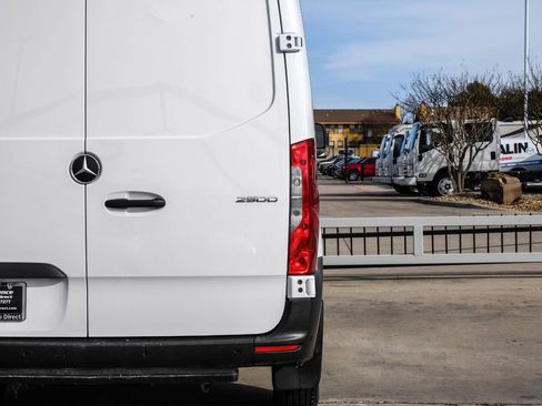 Used 2024 Mercedes-Benz Sprinter 2500 image 41