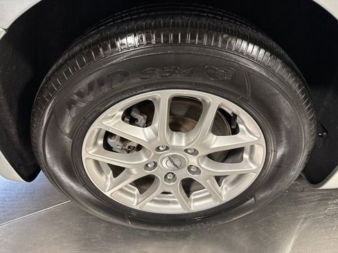 Used 2023 Chrysler Pacifica Touring-L FWD image 13