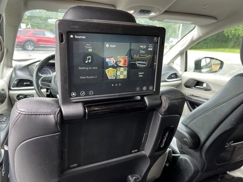 Used 2020 Chrysler Pacifica Touring-L Plus w/ Advanced Safetytec Group FWD image 31