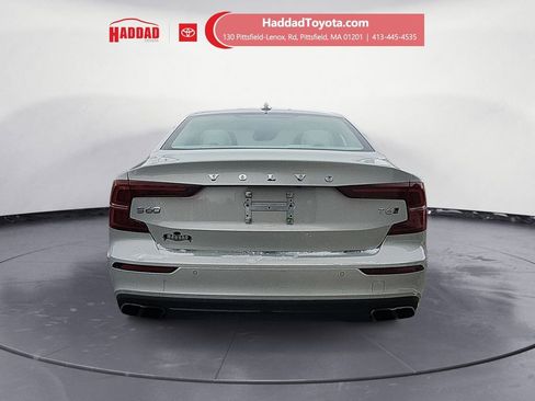 Used 2021 Volvo S60 T6 Momentum image 4