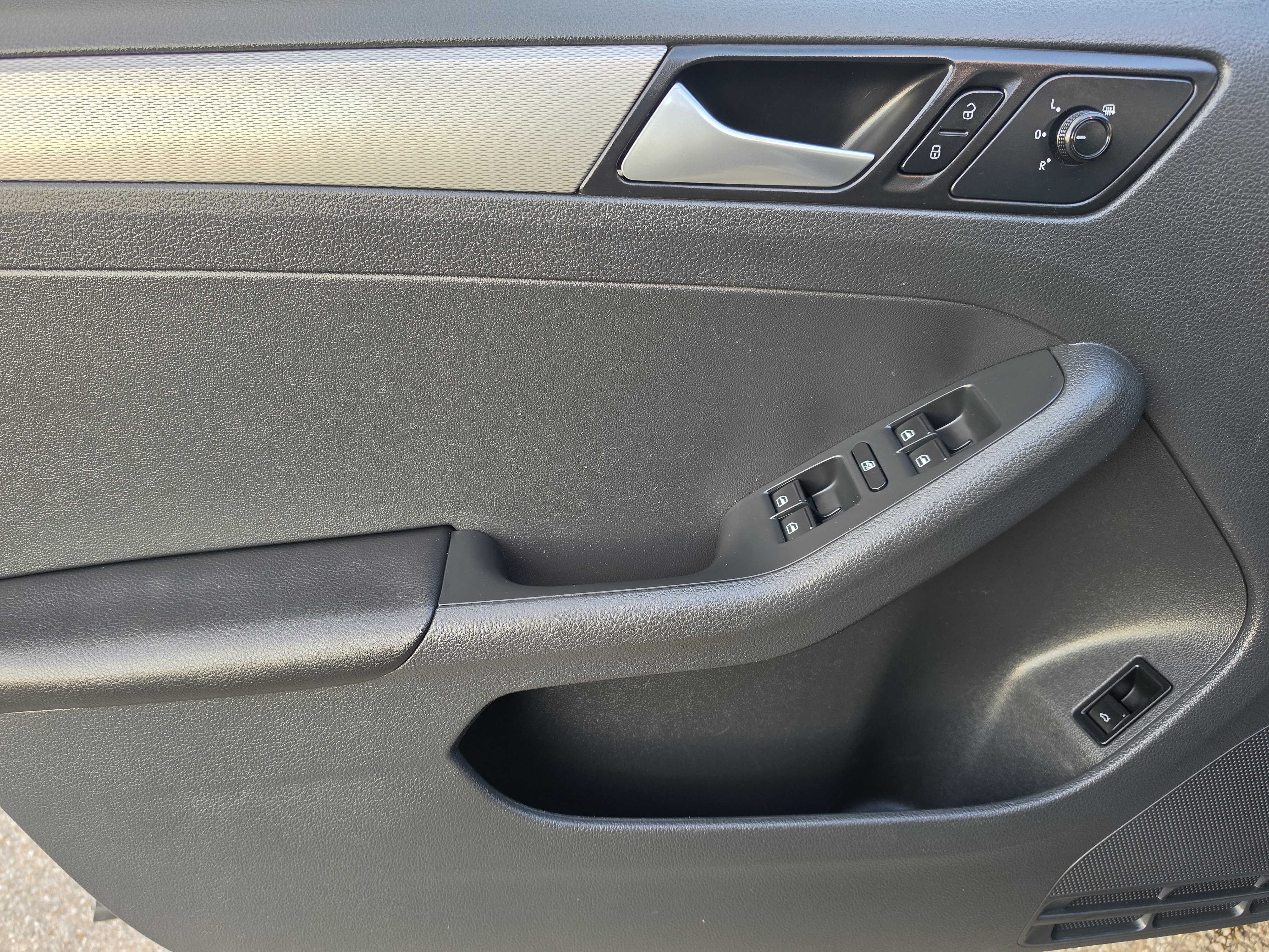 Used 2017 Volkswagen Jetta S FWD image 21
