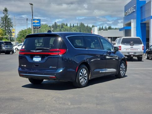 Used 2023 Chrysler Pacifica Limited FWD image 5