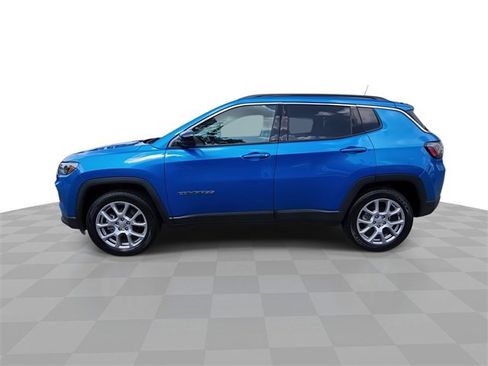 Used 2022 Jeep Compass Latitude w/ Sun and Sound Group image 5
