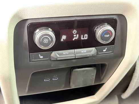 Used 2024 GMC Acadia Denali FWD image 22