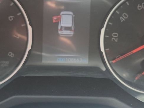 Used 2019 Toyota RAV4 LE w/ Carpet Mat Package FWD image 2