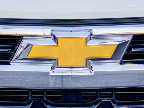 Used 2023 Chevrolet Silverado 1500 LT w/ Convenience Package II image 3