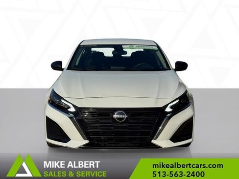 Used 2025 Nissan Altima 2.5 SV FWD image 2