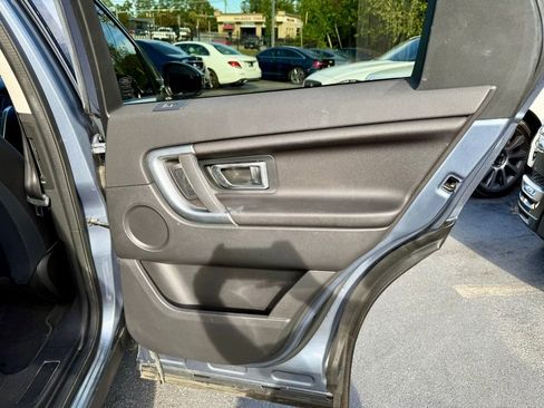 Used 2019 Land Rover Discovery Sport SE image 23