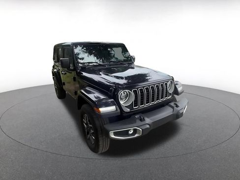 Used 2025 Jeep Wrangler Unlimited Sahara AWD/4WD image 3