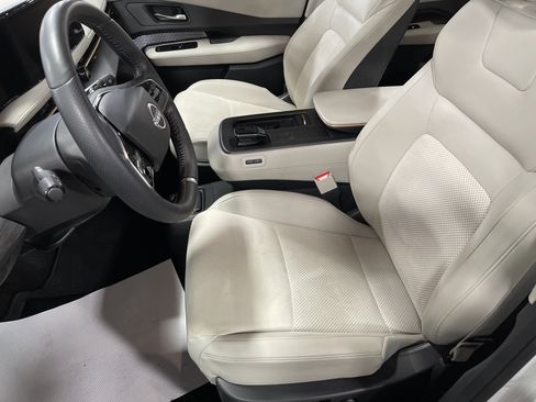 Used 2023 Nissan Ariya FWD image 9