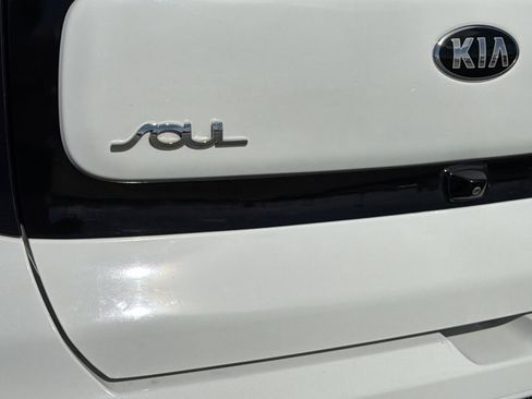 Used 2017 Kia Soul + image 28