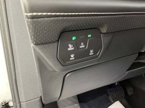 Used 2025 Volkswagen Atlas SE FWD image 31
