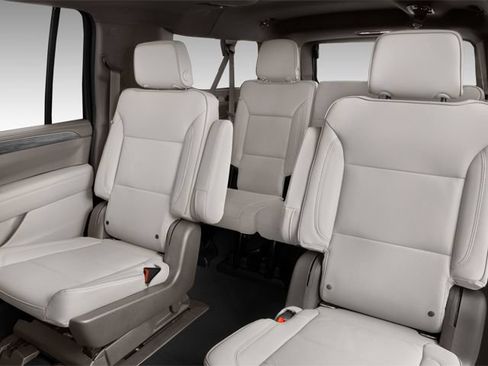 Used 2022 GMC Yukon XL SLT w/ SLT Premium Package AWD/4WD image 11