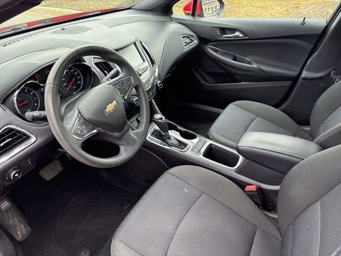 Used 2018 Chevrolet Cruze LT w/ Convenience Package image 13