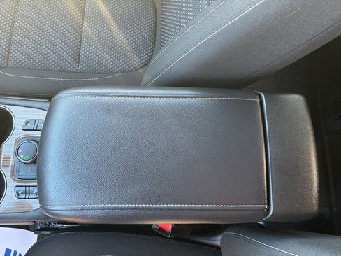 Used 2023 GMC Acadia SLE w/ Driver Convenience Package image 15