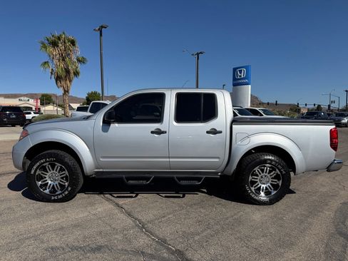 Used 2019 Nissan Frontier SV RWD image 9
