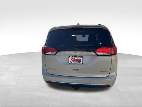 Used 2017 Chrysler Pacifica Limited image 6