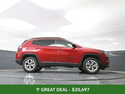 Used 2025 Jeep Compass Latitude image 56