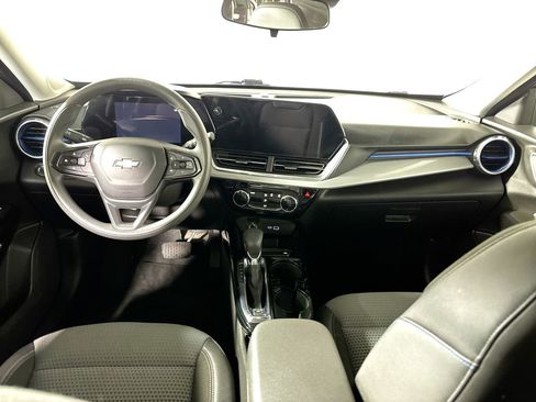 Used 2025 Chevrolet Trax LT image 12