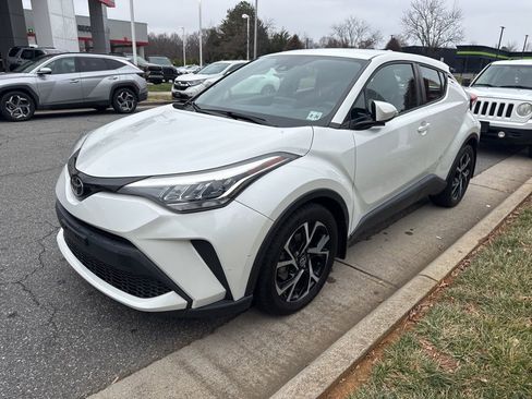 Used 2021 Toyota C-HR XLE image 1