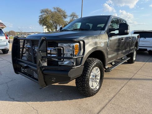 Used 2017 Ford F250 XLT w/ XLT Value Package AWD/4WD image 3
