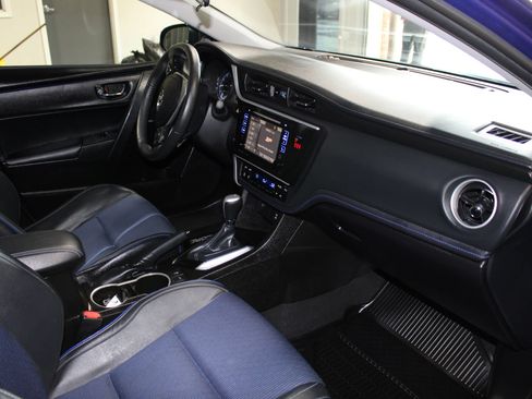 Used 2018 Toyota Corolla SE w/ SE Premium Package FWD image 27
