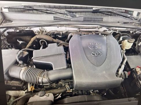 Used 2019 Toyota Tacoma SR5 image 6