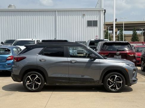 Used 2021 Chevrolet TrailBlazer RS w/ Sun and Liftgate Package AWD/4WD image 3