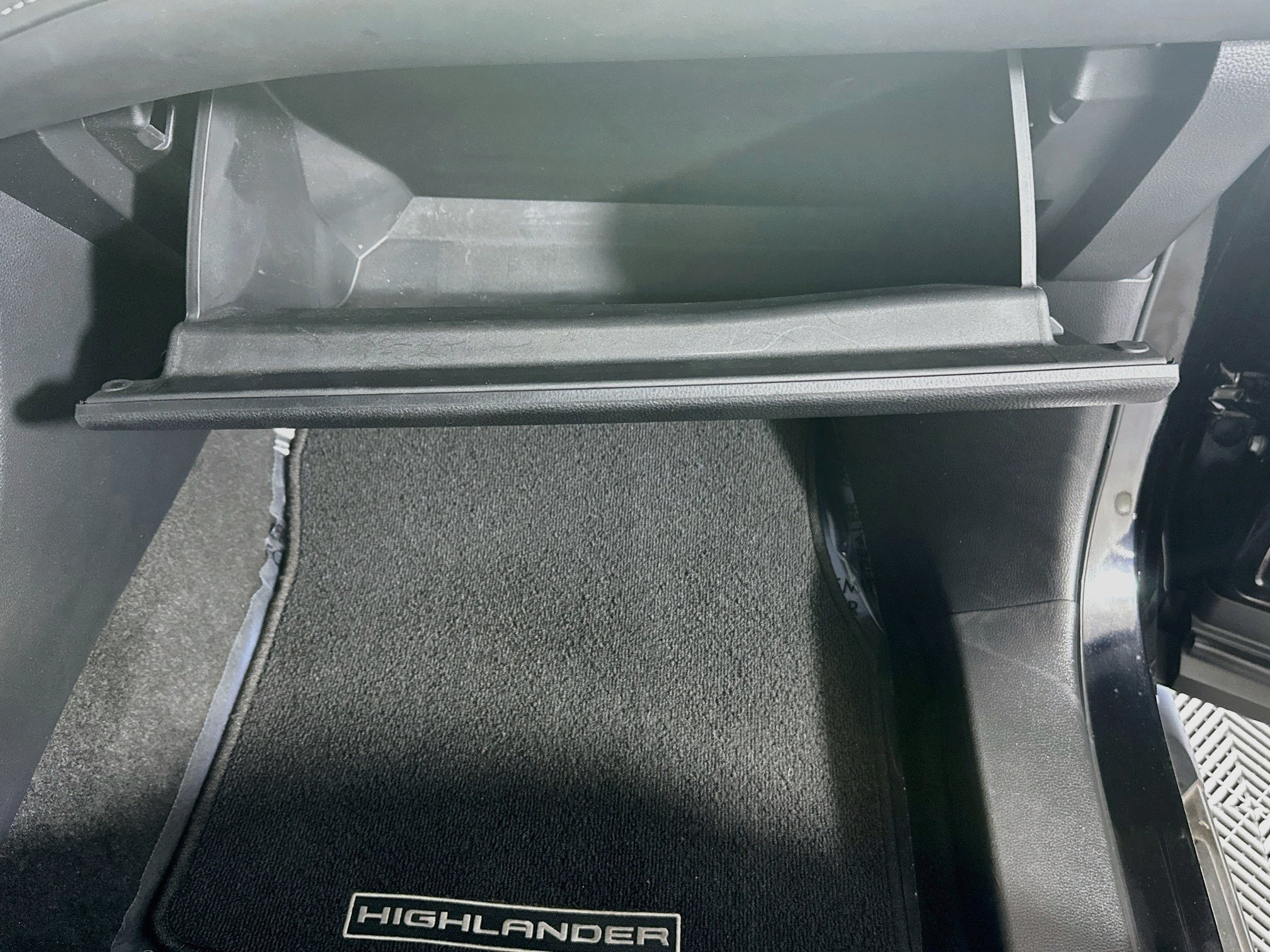 Used 2024 Toyota Highlander XSE FWD image 32
