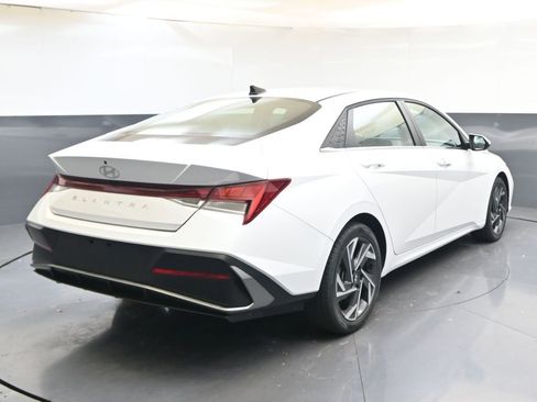 Used 2025 Hyundai Elantra SEL w/ Cargo Package image 5