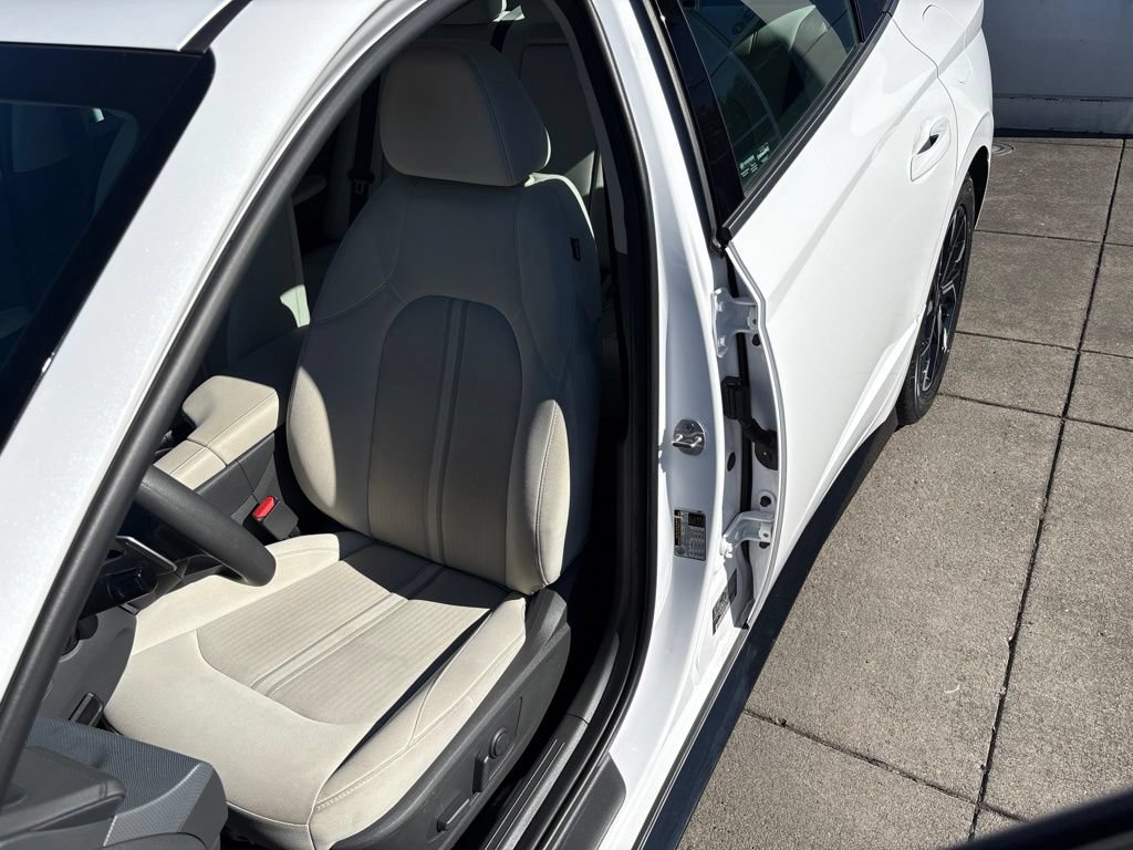 Used 2025 Hyundai Sonata SEL FWD image 12