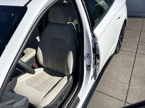 Used 2025 Hyundai Sonata SEL FWD image 12