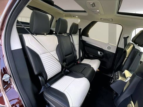 New 2026 Land Rover Discovery Limited Edition AWD/4WD image 10
